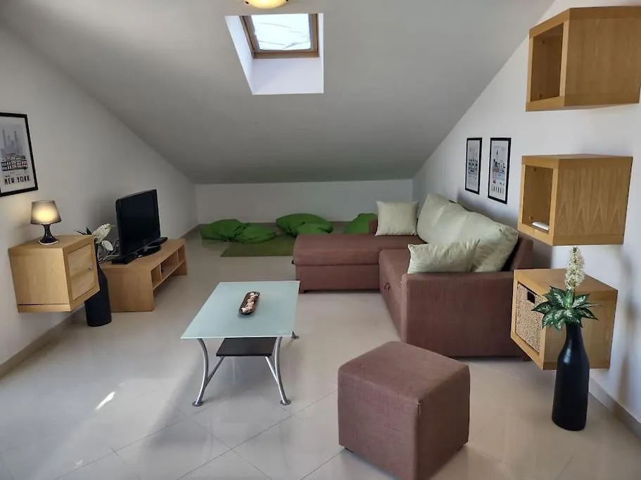 Apartment Apartman East Side Sea View Liznjan