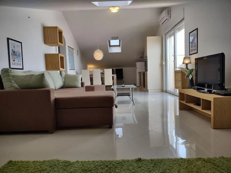 Apartman East Side Sea View Liznjan