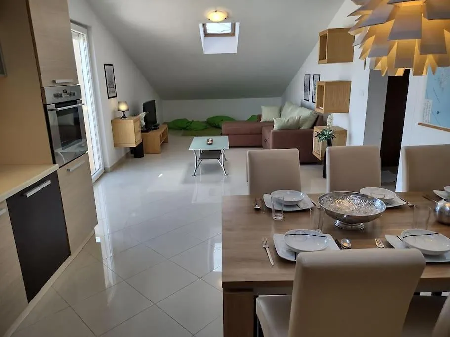 Apartment Apartman East Side Sea View Liznjan